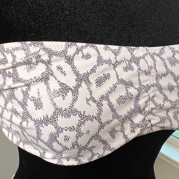 NWOT Valimare leopard bikini. Bandeau top and fold down bottom. Size M - Picture 4 of 12